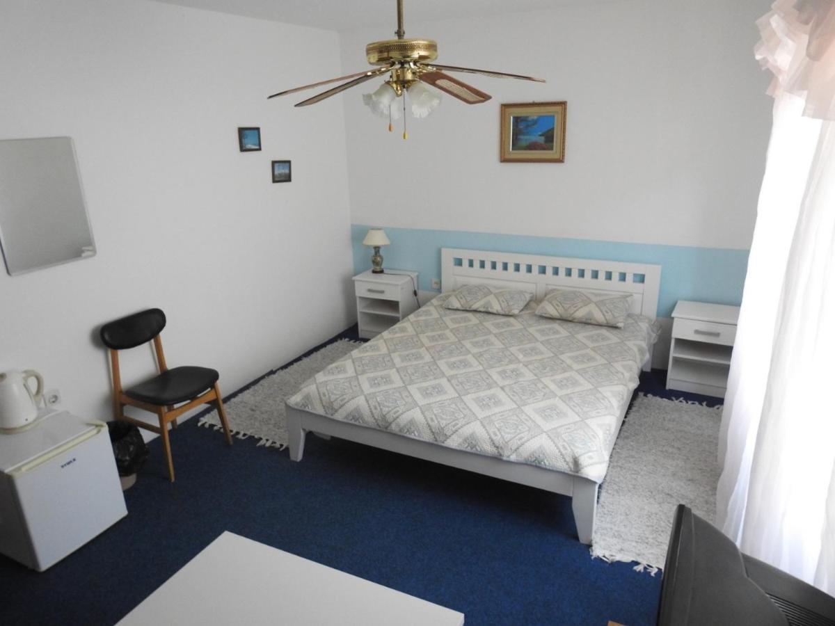 Bed and Breakfast Madam Svetlana à Tivat Extérieur photo